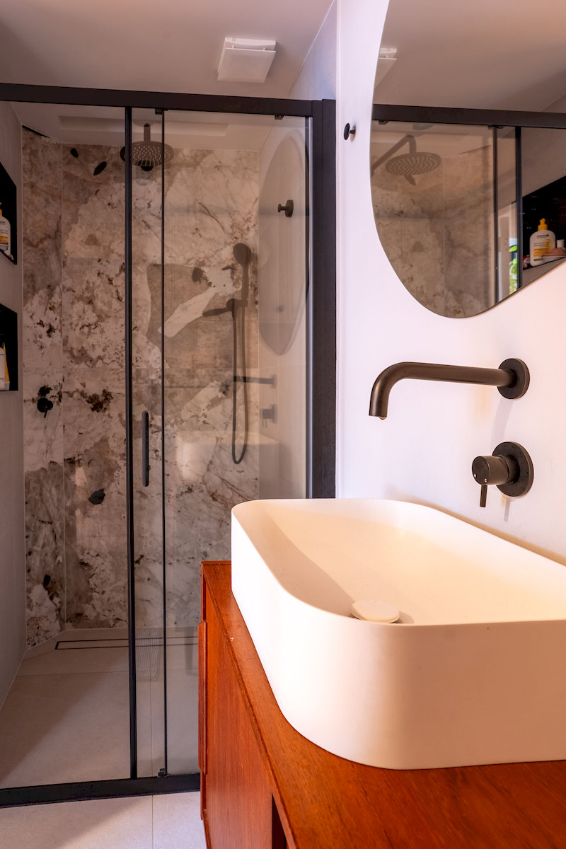 Zijgevel van het badhuis na herbestemming tot woonhuis